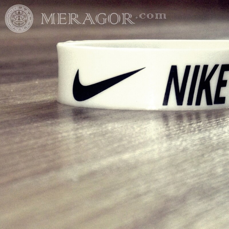La photo avec le logo Nike sur le téléchargement de l'avatar Logos