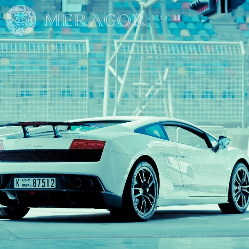 Foto de un automóvil Lamborghini de alta velocidad en la foto de perfil Autos Transporte
