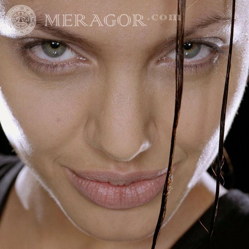 Angelina Jolie photo sur avatar Visages, portraits Les femmes Tous visages