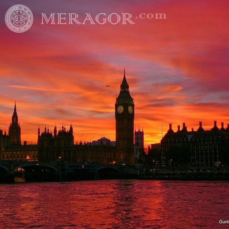Parlamentsgebäude im roten Sonnenuntergang Londons auf dem Profilbild Gebäude