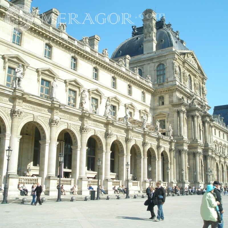 Louvre museum photo on profile picture Buildings