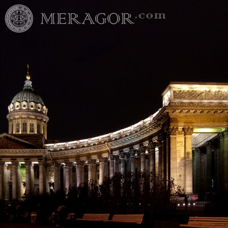 Le bâtiment de la cathédrale de Kazan à Saint-Pétersbourg sur la photo de profil Bâtiments