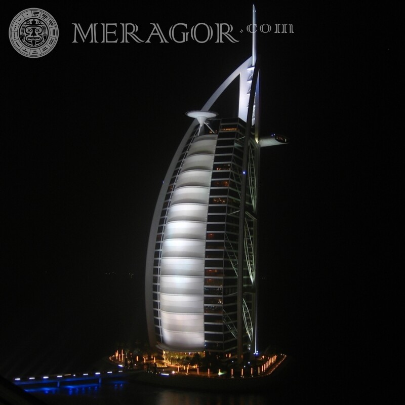 Красивый отель в Дубае ночное фото на аву Здания