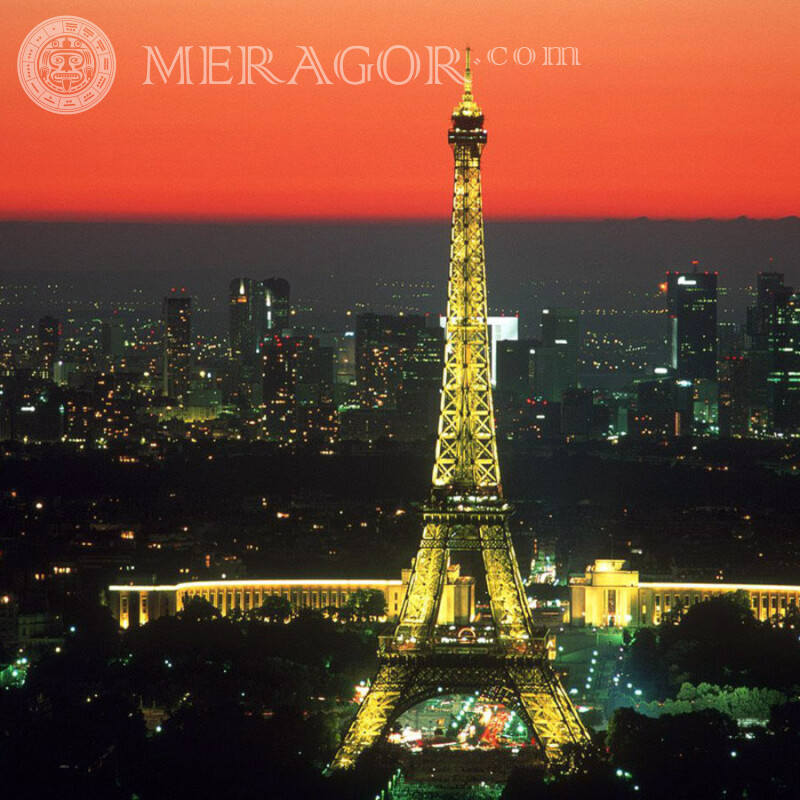 Foto da Torre Eiffel à noite em um perfil Edifícios