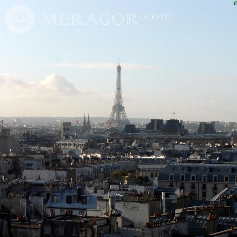 Eiffelturm auf dem Hintergrund des Pariser Avatars Gebäude