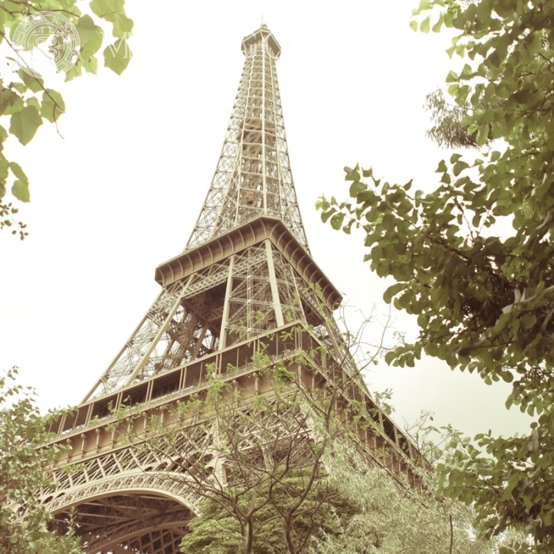 Photo de la tour Eiffel sur votre photo de profil Bâtiments