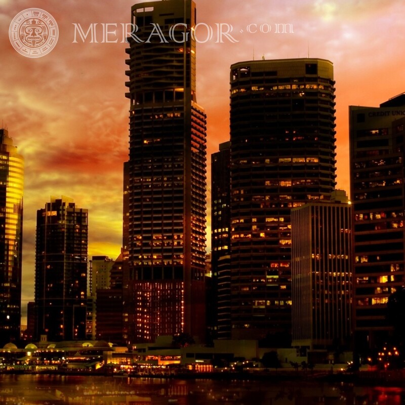 Stadt mit Wolkenkratzern bei Sonnenuntergang auf Ihrem Profilbild Gebäude