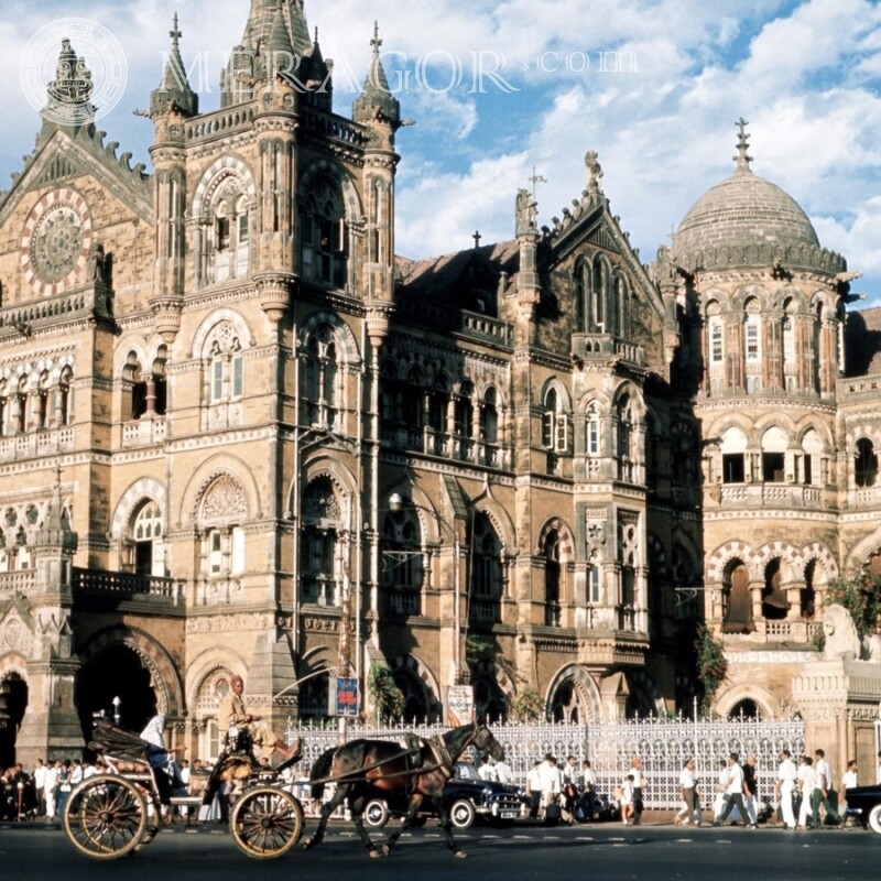 Будівля великого вокзалу в Індії фото на аватарку Будівлі