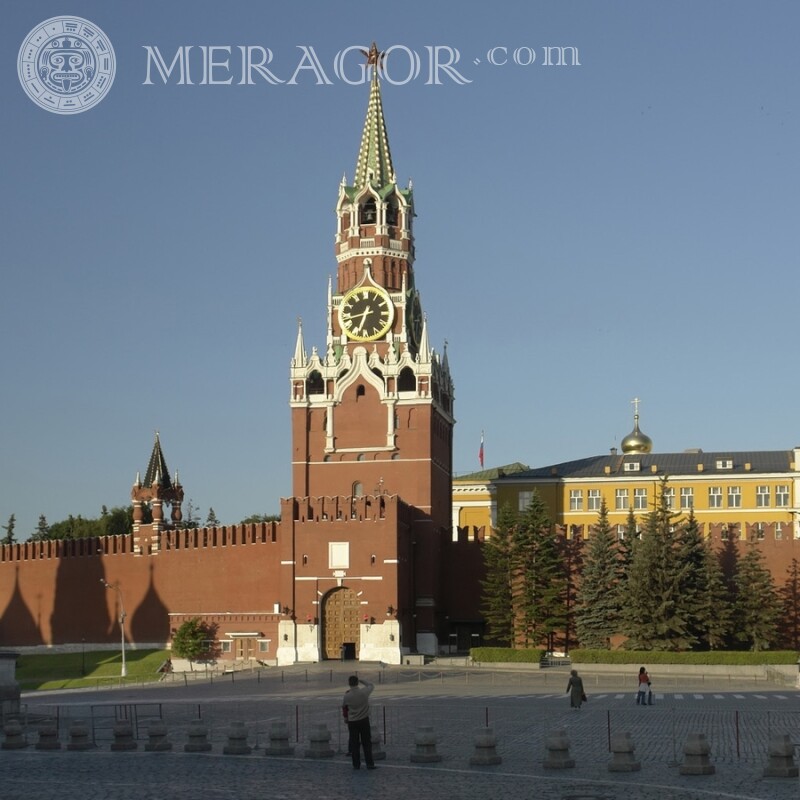 La torre spasskaya del Kremlin en la foto de perfil Edificios