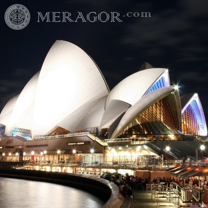 Edificio de la ópera en Sydney en luces nocturnas en la foto de perfil Edificios