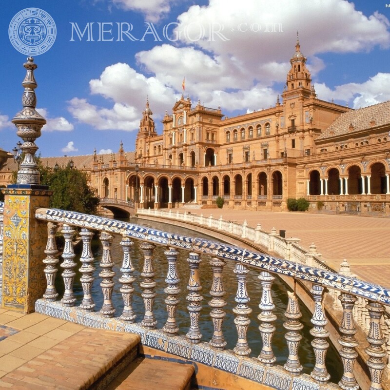 Palácio espanhol na foto do seu perfil Edifícios