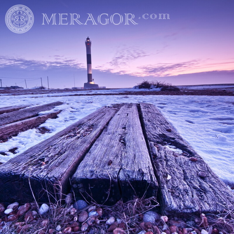 Winterlandschaft mit einem Leuchtturm auf Ihrem Profilbild Gebäude