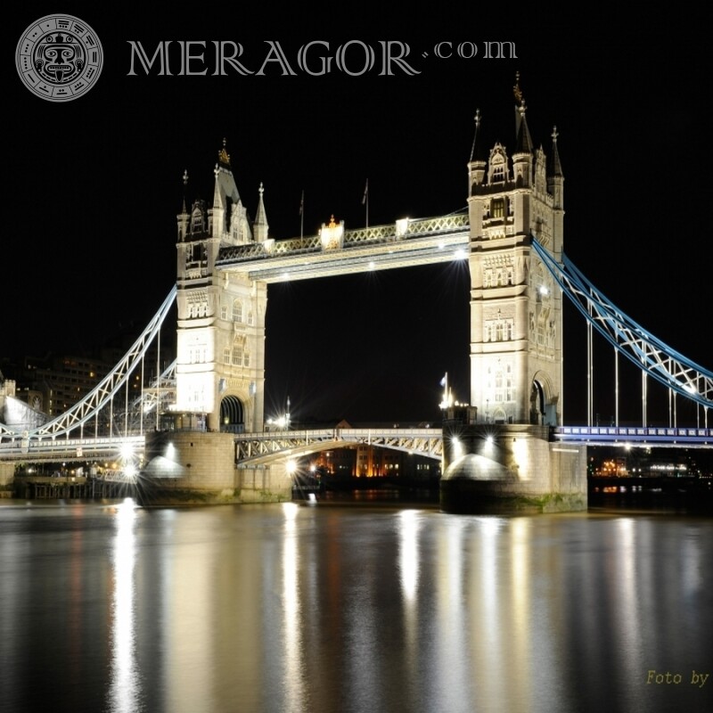 Puente de la torre nocturna en tu foto de perfil | 0 Edificios