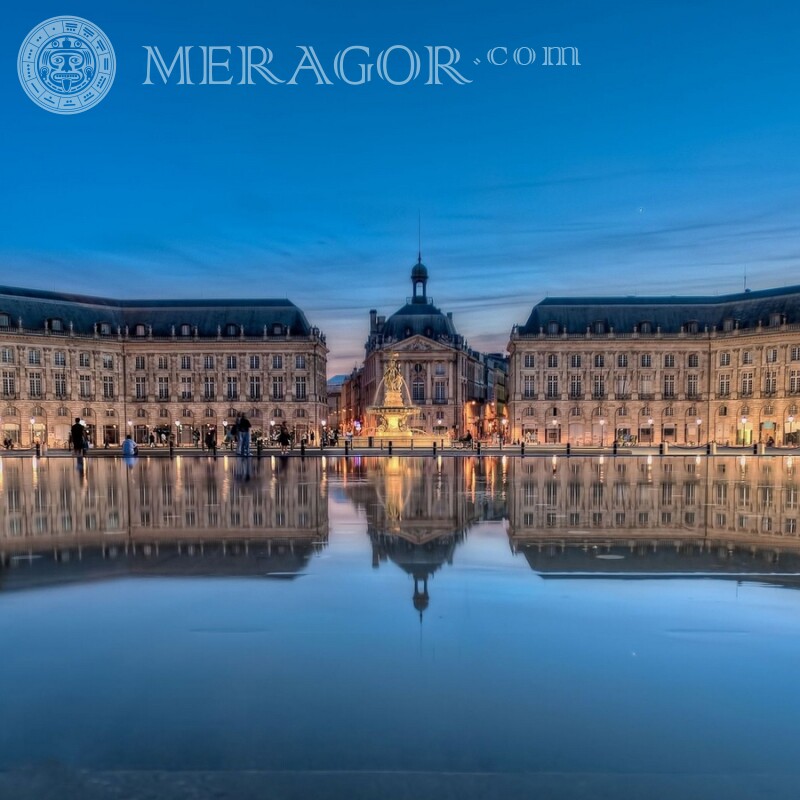 Дзеркальний басейн в Бордо на аватарку Будівлі