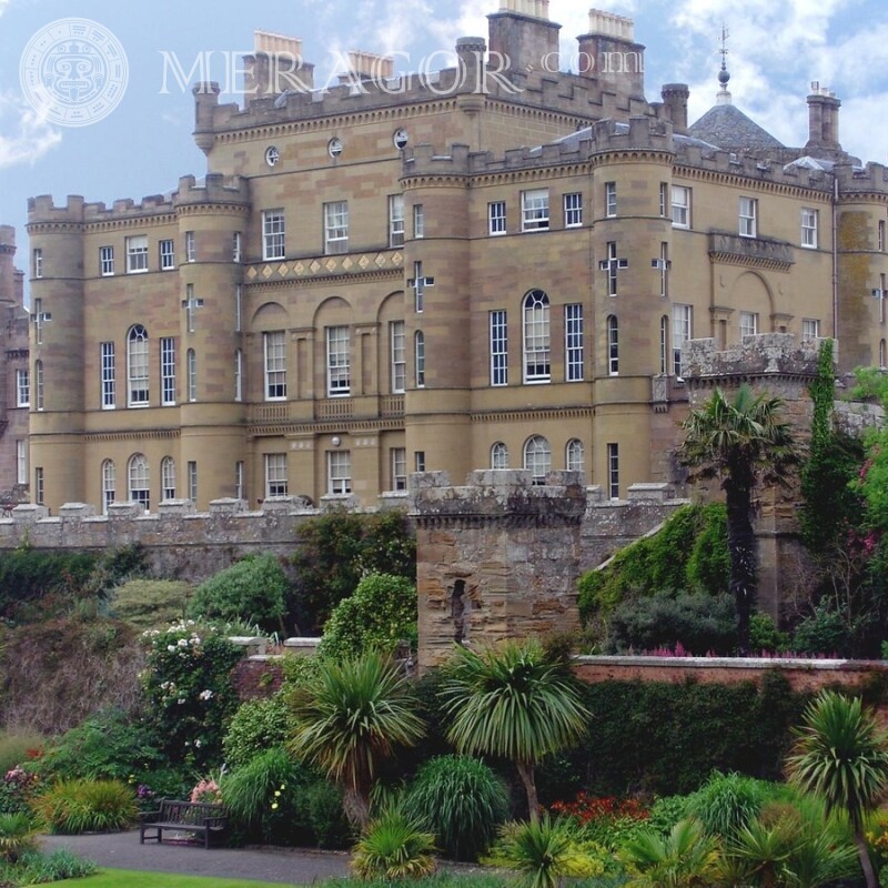 Гарний замок в Шотландії на аватарку Будівлі