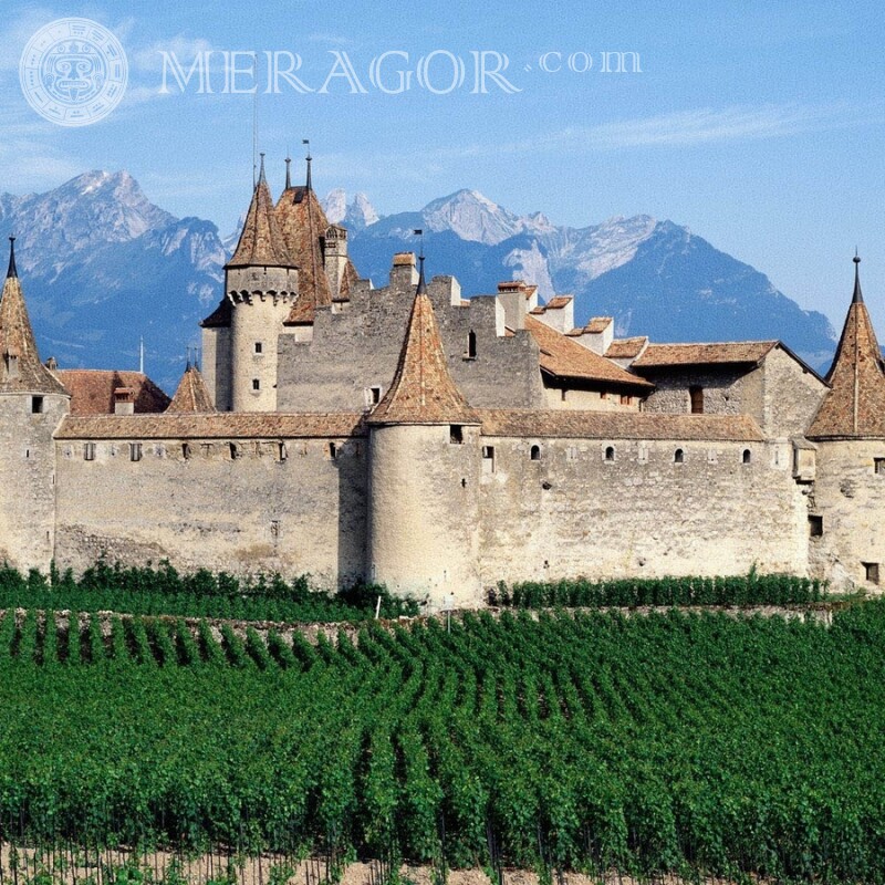 Avatar de castelo medieval de pedra nas montanhas Edifícios