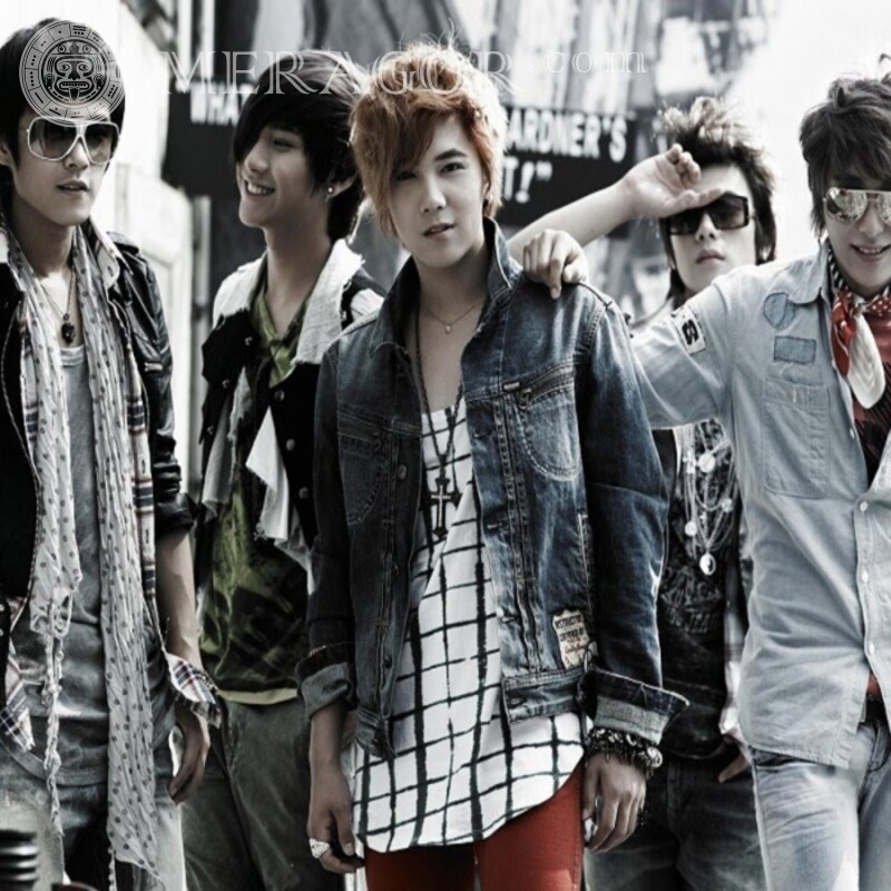 Grupo musical de meninos asiáticos na foto do perfil Músicos, dançarinos Аsiáticos Rapazes Celebridades