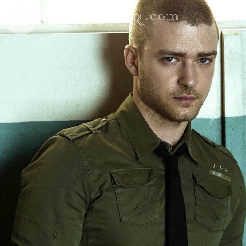 Justin Timberlake im Militäruniform-Avatar Musiker, Tänzer Gesichter, Porträts Junge Herr