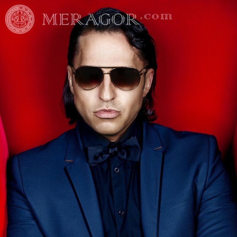 Imagem de Artur Pirozhkov para avatar Pessoa, retratos Em óculos de sol Reds