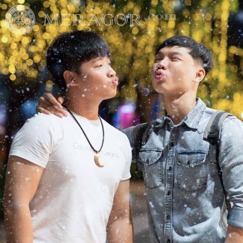 Rapazes asiáticos beijam foto Аsiáticos Rapazes