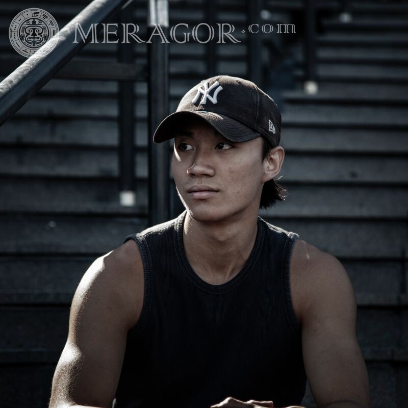 Черный азиат фото парня Спортивные Азиаты В шапке Лица, портреты
