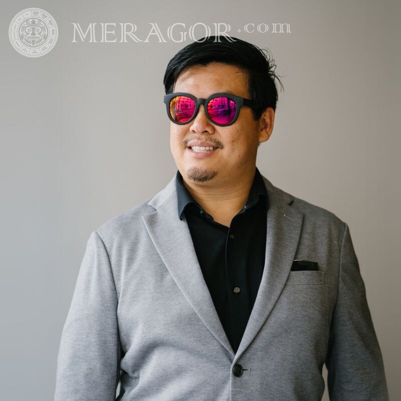 Photo coréenne d'un homme de 35 à 45 ans sur avatar Asiatiques Avec les lunettes Visages, portraits