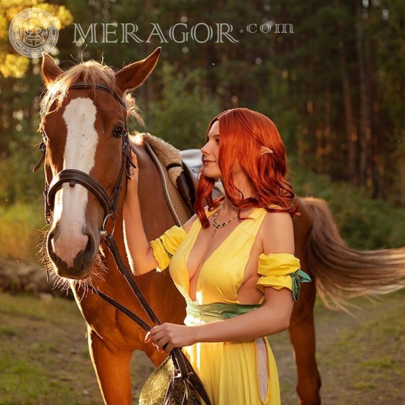 Рыжая девушка эльф с лошадью Эльфы Девушки Лошади Рыжие