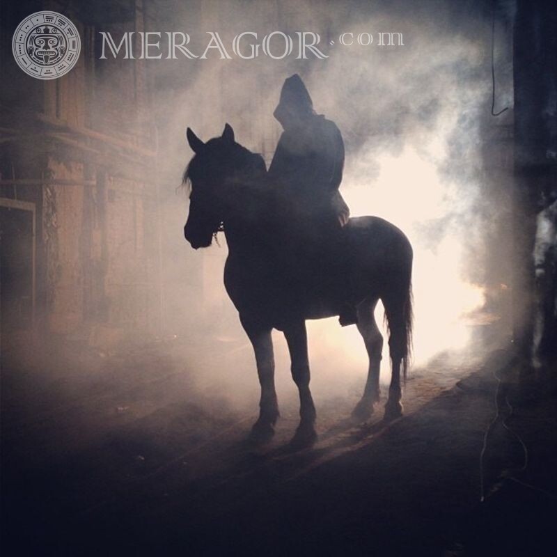 Imagem do avatar do cavaleiro no capô Cavalo Sem rosto Na capa