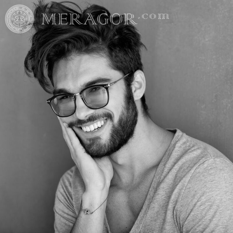 Photo sur avatar avec barbe Noir et blanc Avec les lunettes Visages, portraits Visages de jeunes hommes