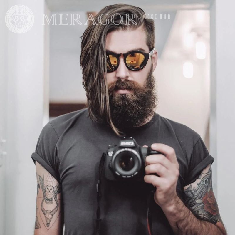 Um homem com uma bela barba no avatar Em óculos de sol Pessoa, retratos Íngremes