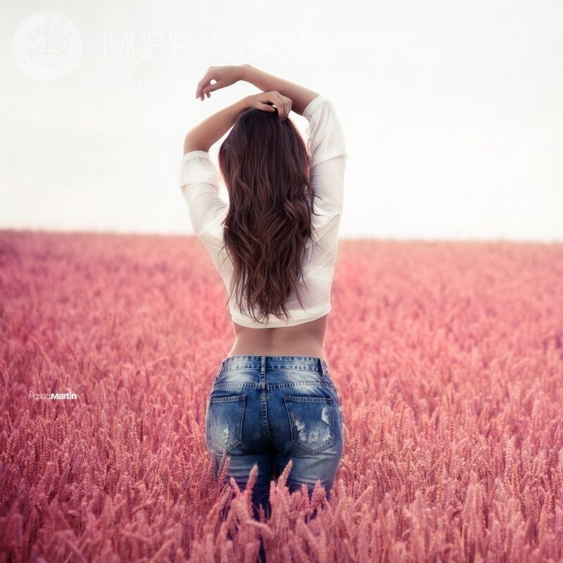 Foto de la niña de espaldas al avatar de VKontakte Para VK De atrás