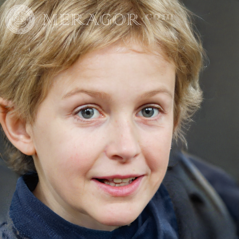 Foto de la cara de un niño con cabello rubio Rostros de niños
