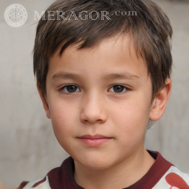 Photo du visage un garçon modeste Visages de garçons