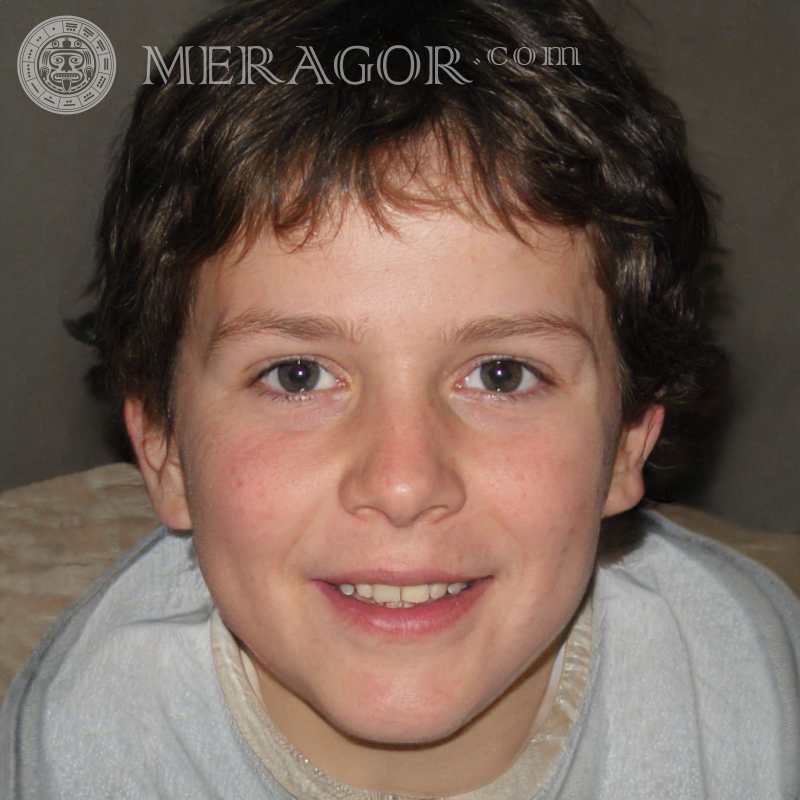Laden Sie ein Foto von einem Jungen für das Spiel herunter Gesichter von Jungen Kindliche Jungen Gesichter, Porträts