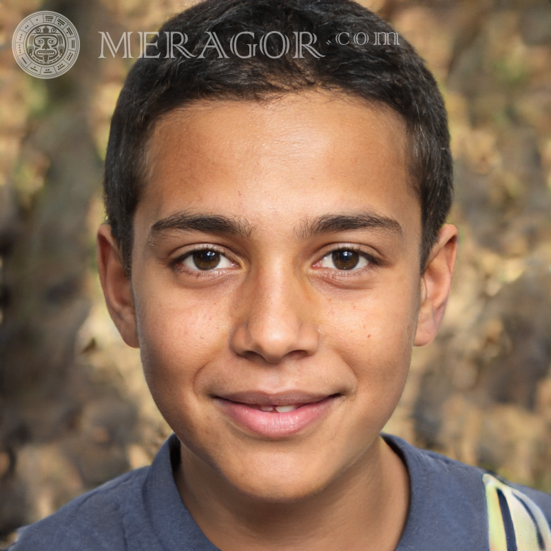 Téléchargez une photo un garçon avec une coupe courte pour Tinder Visages de garçons Infantiles Jeunes garçons Visages, portraits