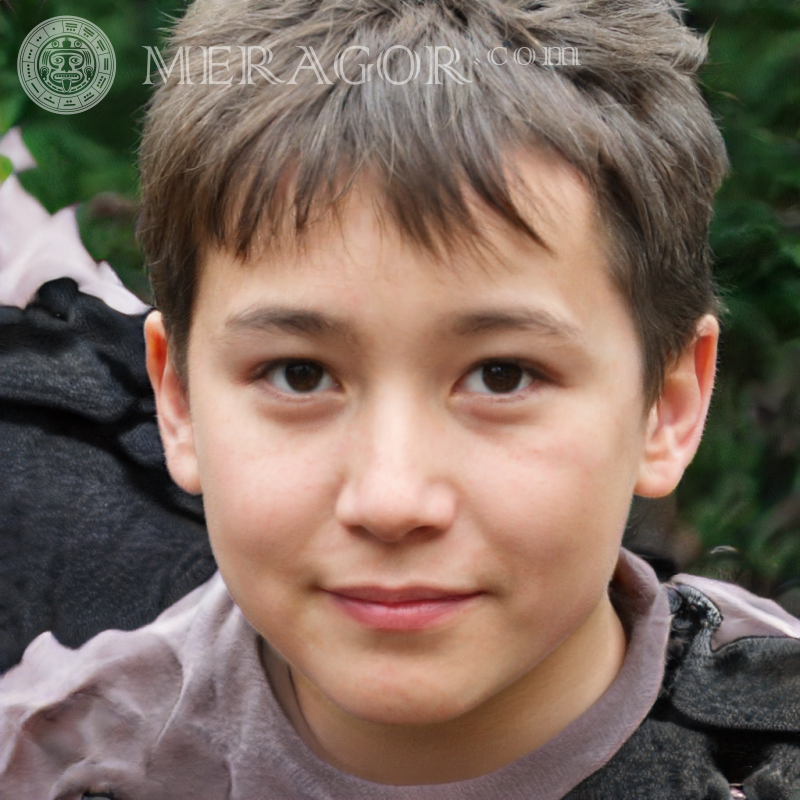 Foto eines Jungen auf der Straße für Bamble Gesichter von Jungen Kindliche Jungen Gesichter, Porträts