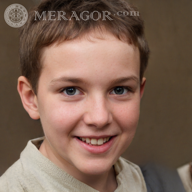 Retrato de um menino em um fundo cinza para o TikTok Rostos de meninos Infantis Meninos jovens Pessoa, retratos