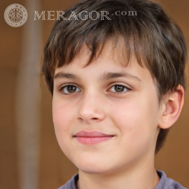 Laden Sie ein Foto von einem Brunet-Boy herunter Gesichter von Jungen Kindliche Jungen Gesichter, Porträts