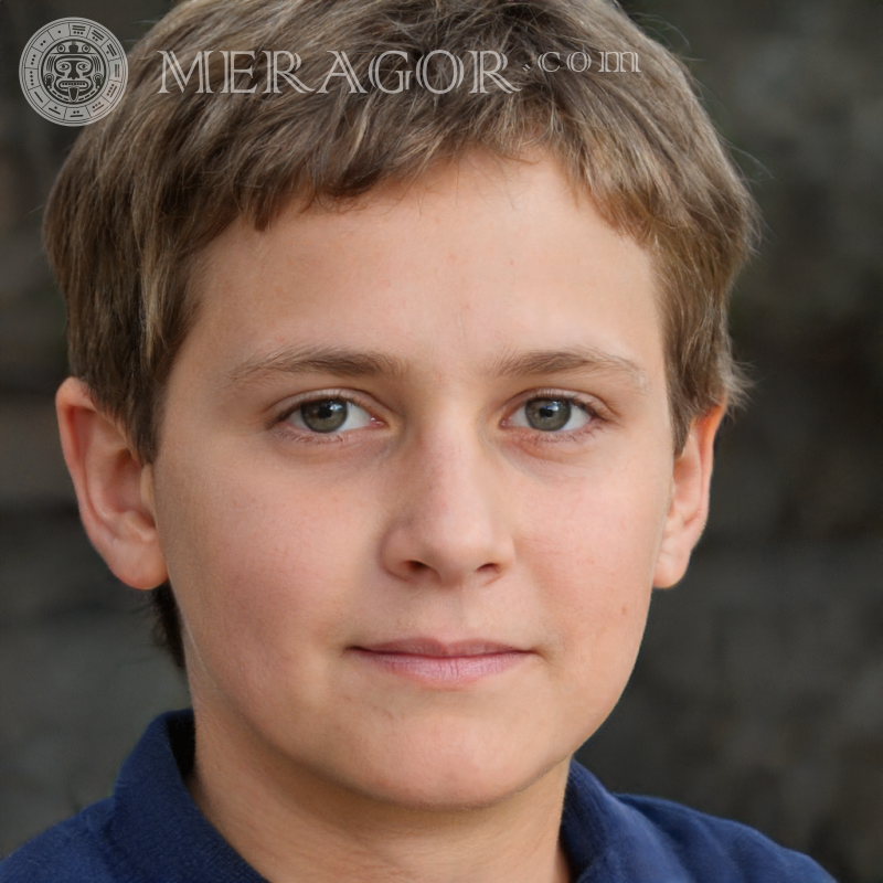 Portrait un garçon avec une coupe courte Visages de garçons Infantiles Jeunes garçons Visages, portraits