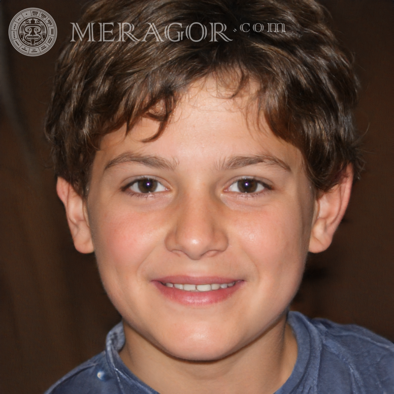 Porträt eines Jungen auf dunklem Hintergrund für Pinterest Gesichter von Jungen Kindliche Jungen Gesichter, Porträts