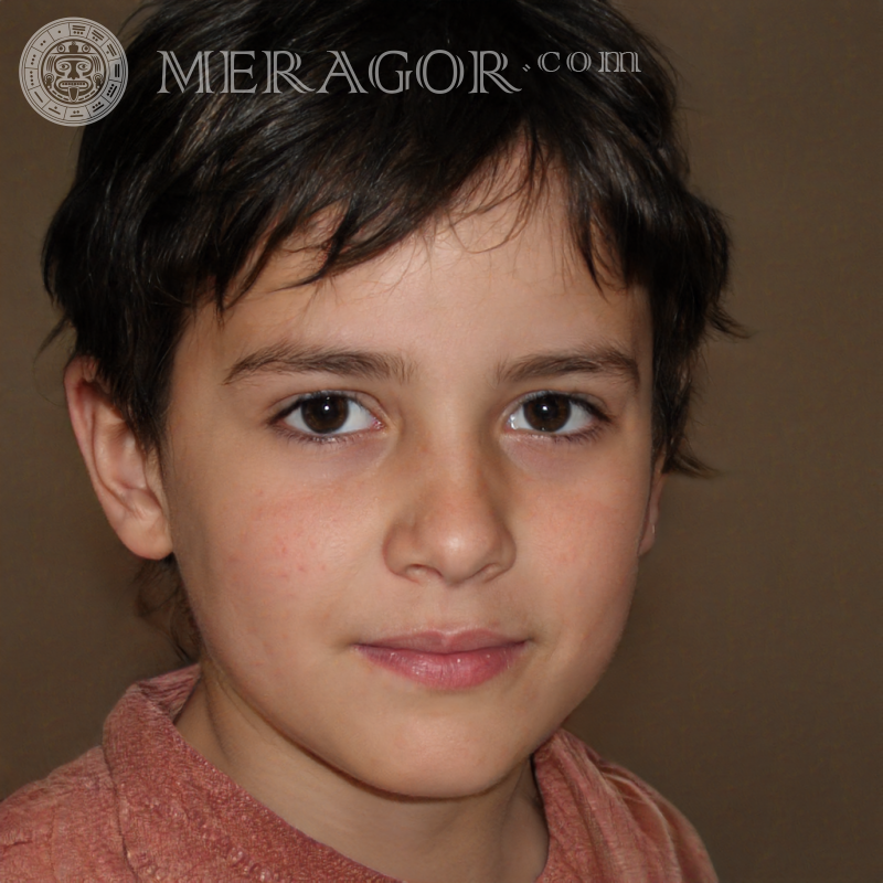 Cara de un niño con cabello oscuro de perfil Rostros de niños Infantiles Chicos jóvenes Caras, retratos