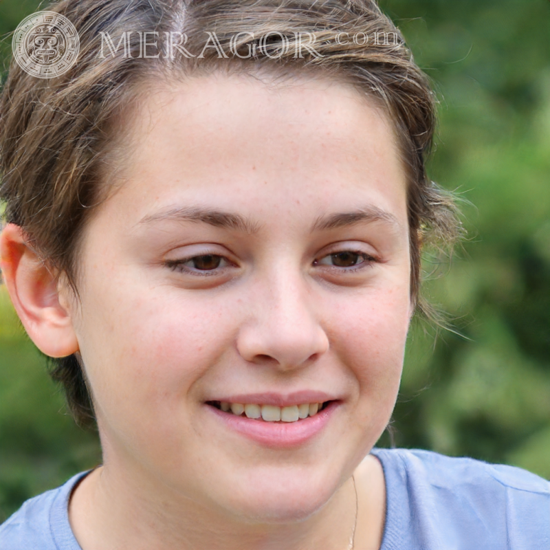 Foto de um menino com cabelo curto em uma conta Rostos de meninos Infantis Meninos jovens Pessoa, retratos