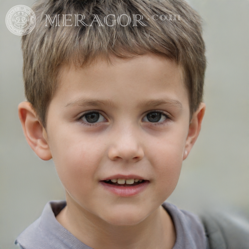 Foto de um menino em um fundo claro Rostos de meninos Infantis Meninos jovens Pessoa, retratos