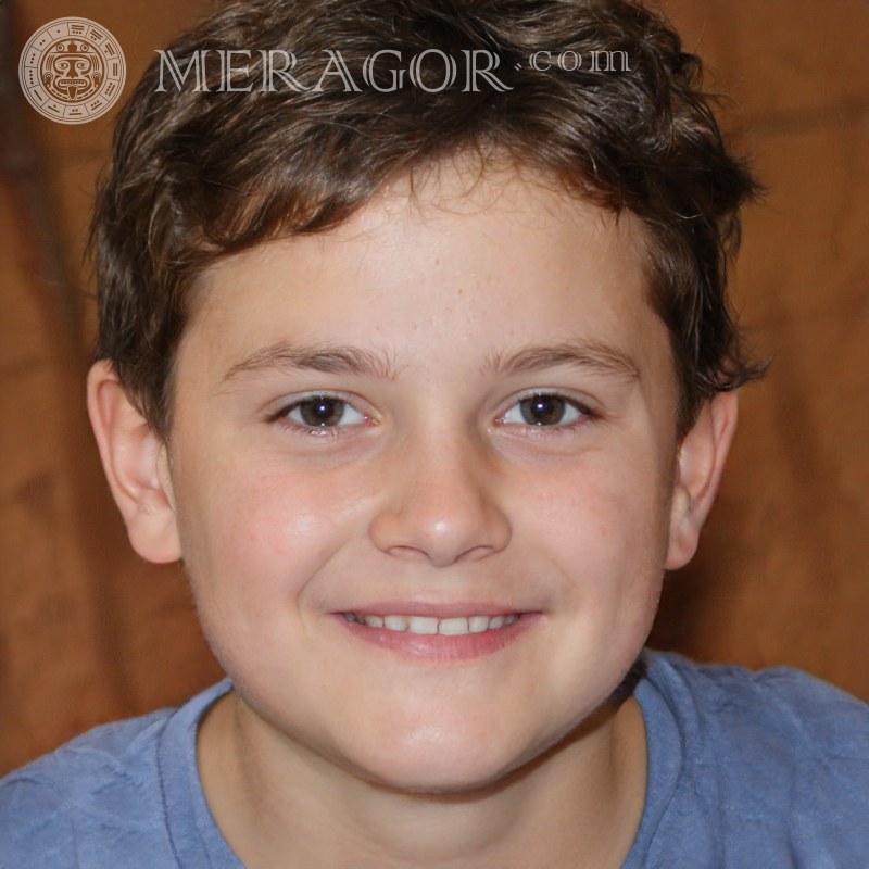 Foto de um menino sorridente com cabelo curto Rostos de meninos Infantis Meninos jovens Pessoa, retratos