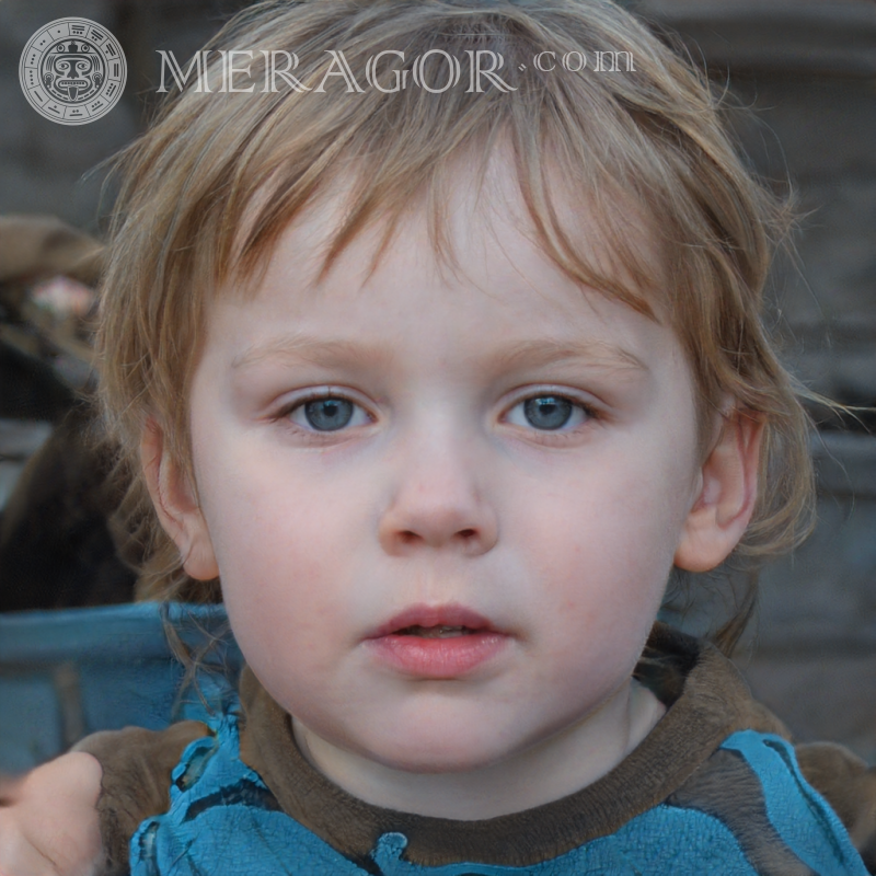 O rosto de um menino na mesa Rostos de bebês Rostos de meninos Extinto