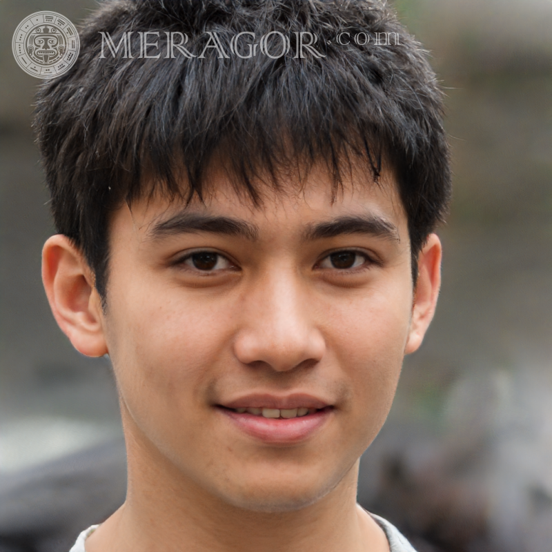 Foto eines brünetten Jungen im Freien für TikTok Gesichter von Jungen Kindliche Jungen Gesichter, Porträts