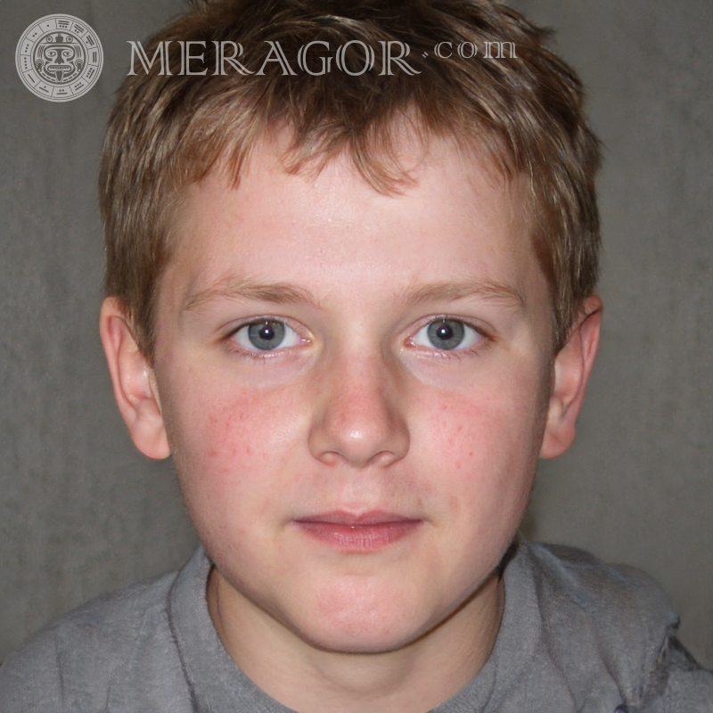 Foto eines Jungen auf grauem Hintergrund Gesichter von Jungen Kindliche Jungen Gesichter, Porträts