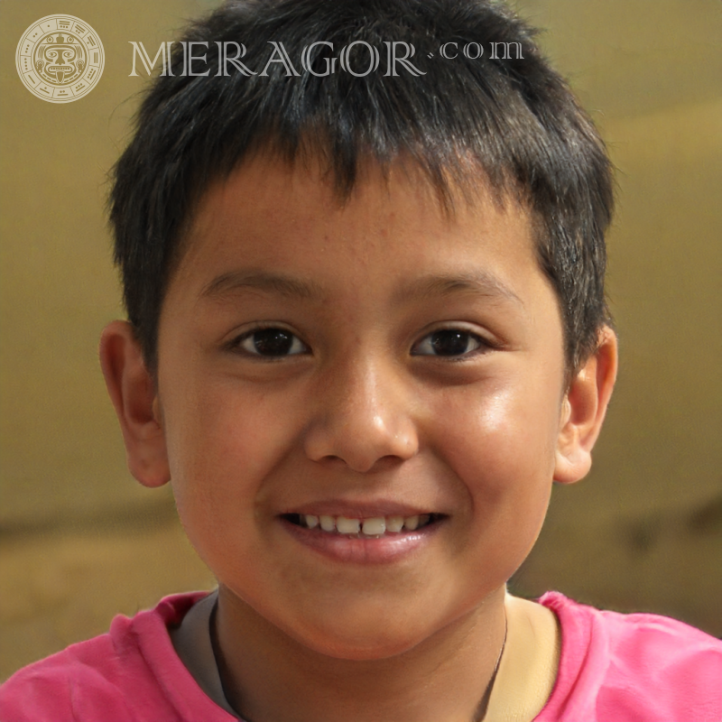 Foto eines fröhlichen Jungen mit dunklen Haaren für Baddo Gesichter von Jungen Kindliche Jungen Gesichter, Porträts