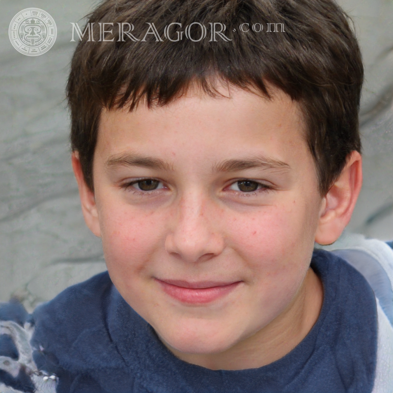 Фотография радостного мальчика с темными волосами Лица мальчиков Детские Мальчики Лица, портреты
