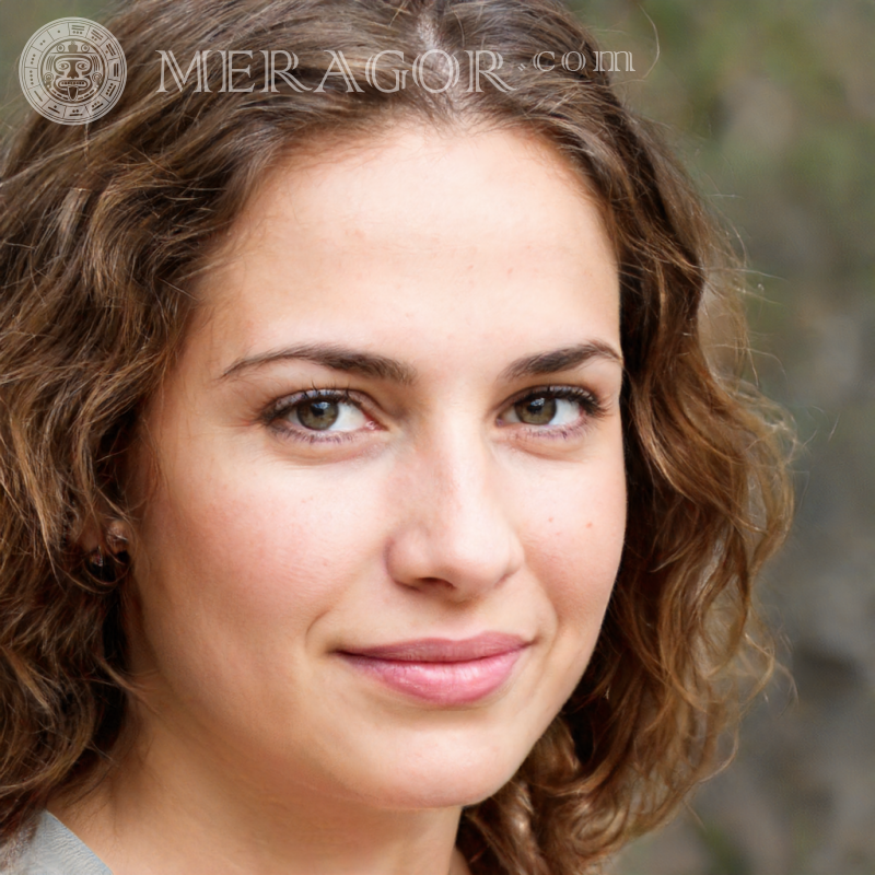Gesicht eines braunhaarigen Mädchens mit welligem Haar Gesichter von Mädchen Europäer Gesichter, Porträts
